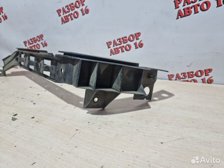 Кронштейн бампера задний левый Volkswagen bora