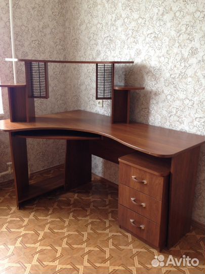 Продается стол для компьютера