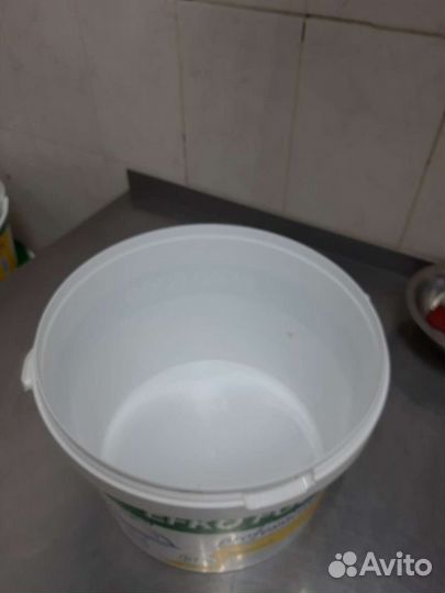 Ведро пластиковое с крышкой
