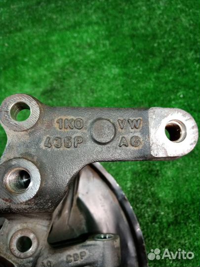 Цапфа задняя левая Volkswagen Golf 5 BLG 1.4 2008