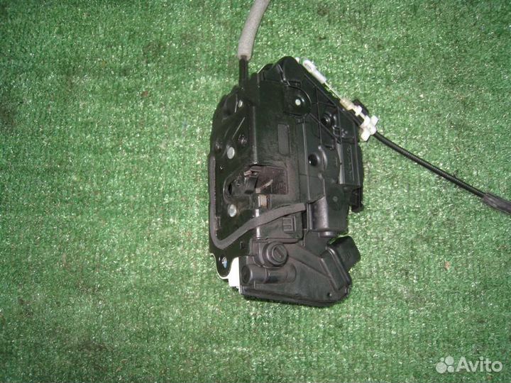 Замок двери задней правой Skoda Fabia 5J 2010