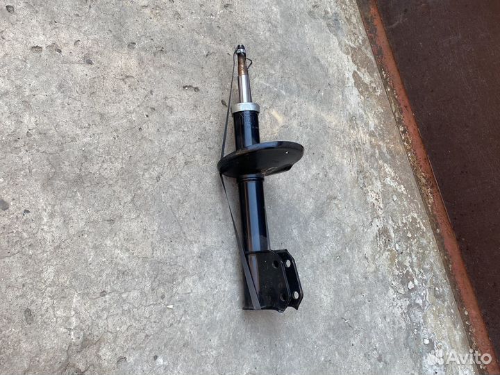 Стойка передняя renault symbol1/ clio 1998-05