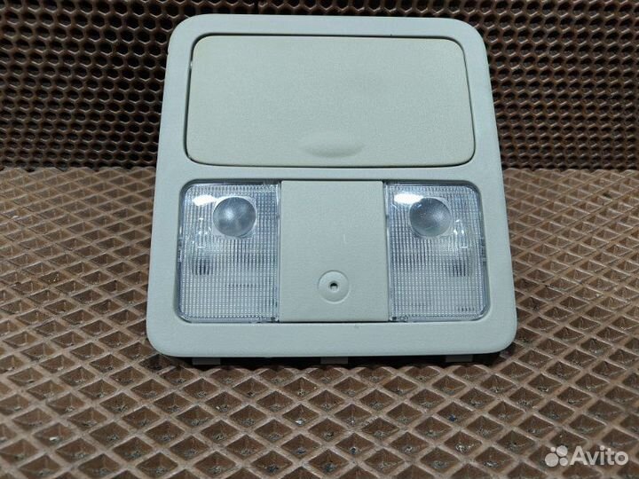 Плафон салона с очечником передний Nissan Bluebird