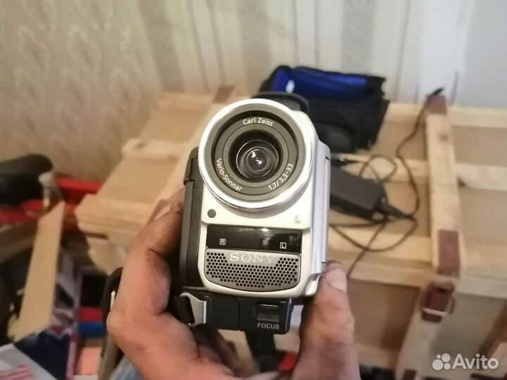 Цифровая видеокамера sony