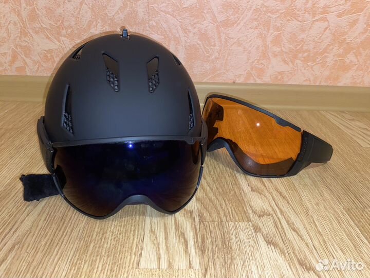 Горнолыжный шлем