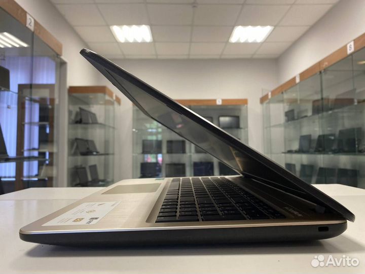 Ноутбук Asus (мало б/у) для средних игр