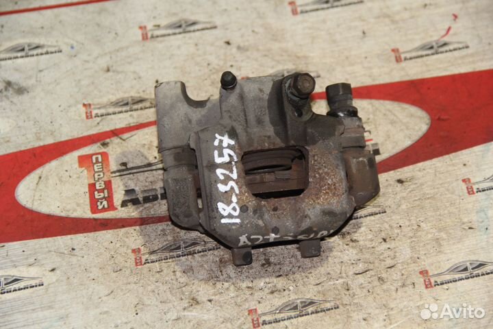 Суппорт зад лево c Toyota Caldina ZZT241W 1ZZ-FE