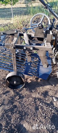 Продам картофелесажалку и копалку