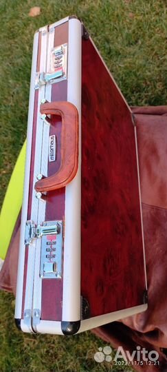 Дипломат с деньгами СССР