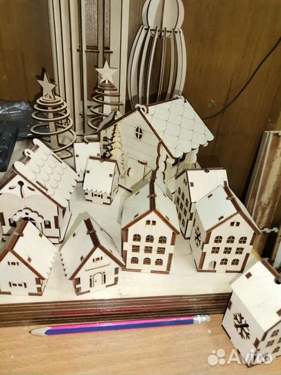 Лазерная резка фанеры, гравировка