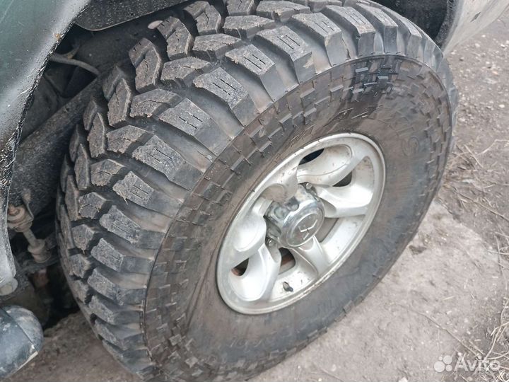 Maxxis M8060 Trepador Radial 325/70 R15