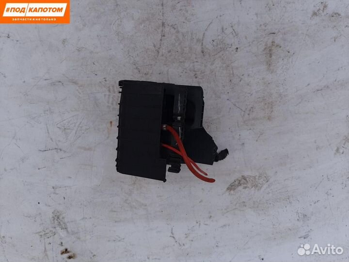 Блок предохранителей передний Volkswagen Golf 5