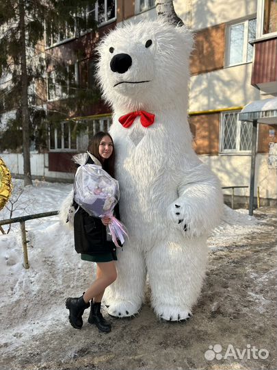 Плюшевый белый медведь