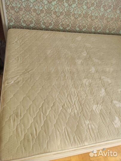 Кровать двухспальная с матрасом