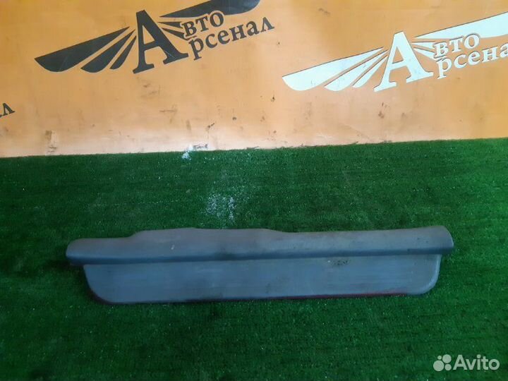 Накладка на порог салона передняя правая Hyundai