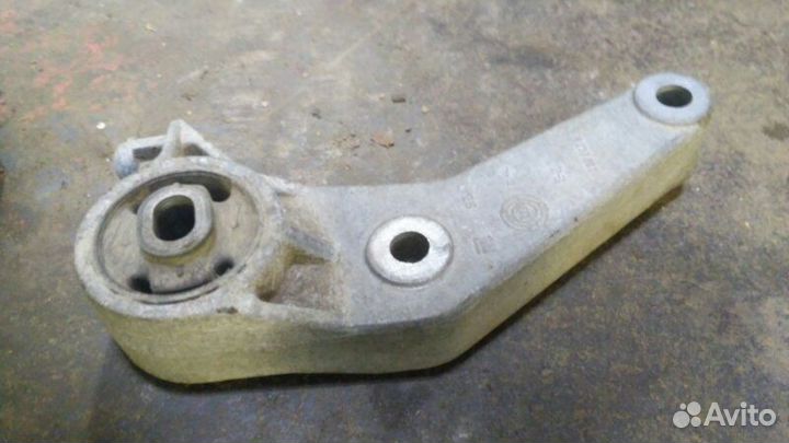 Кронштейн двигателя Opel Corsa C Z14XEP 2000-2006