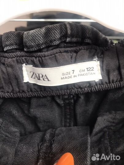 Джинсы Zara на девочку 122р