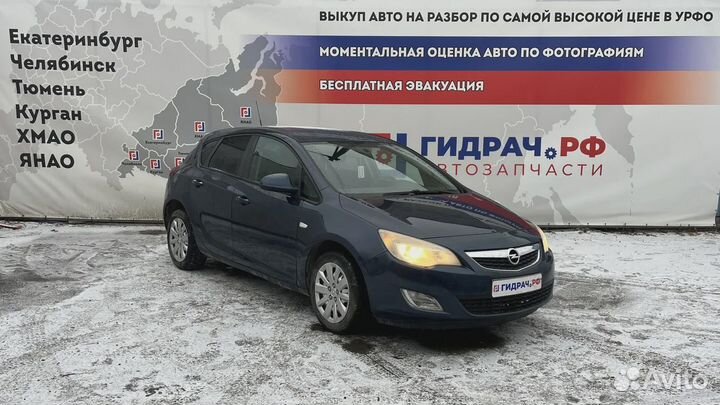 Кронштейн суппорта задний левый Opel Astra (J) 12778853