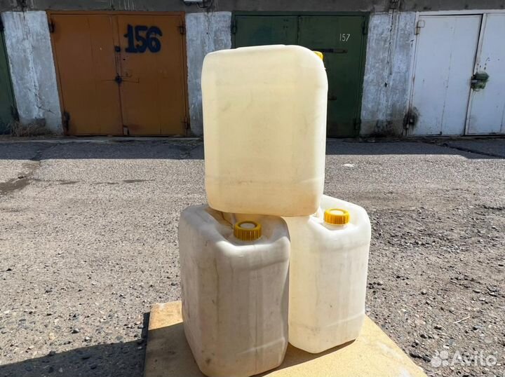 Канистры пластмассовые 20 литров