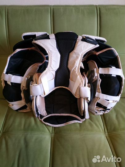 Вратарский нагрудник ccm