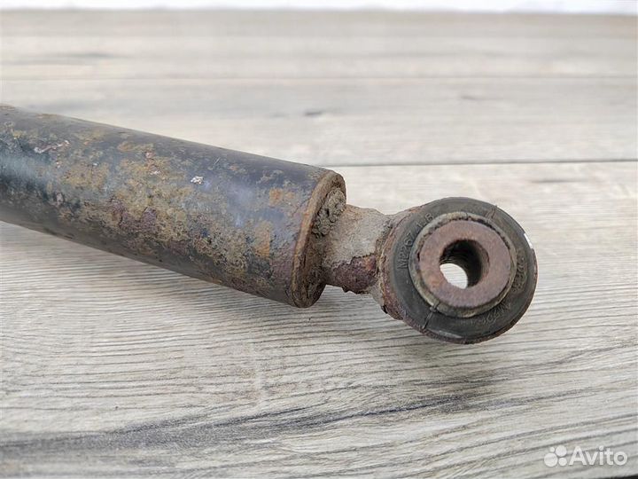 Амортизатор задний mercedes W204