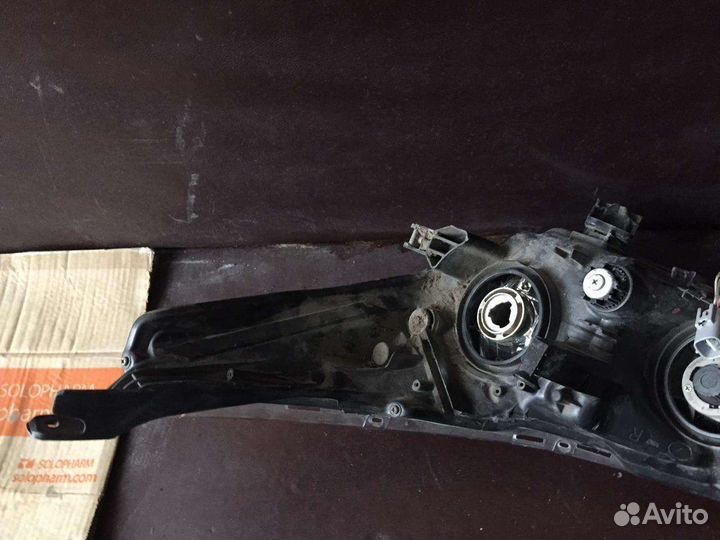 Фара правая Toyota Corolla E180