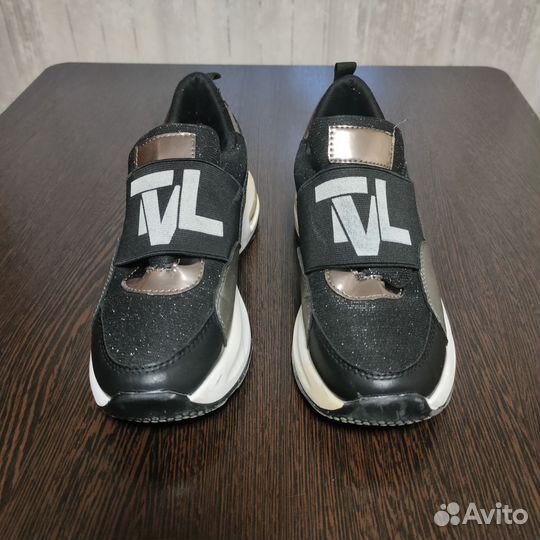 Кроссовки на девочку