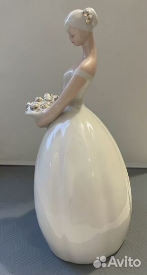 Фарфоровая статуэтка 