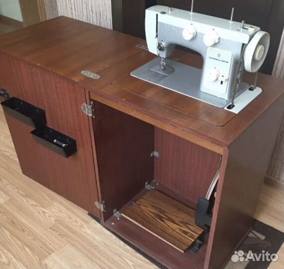 Швейная машинка ножная