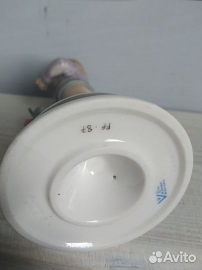 Фарфоровая статуэтка 