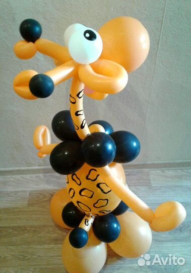Жираф из воздушных шаров