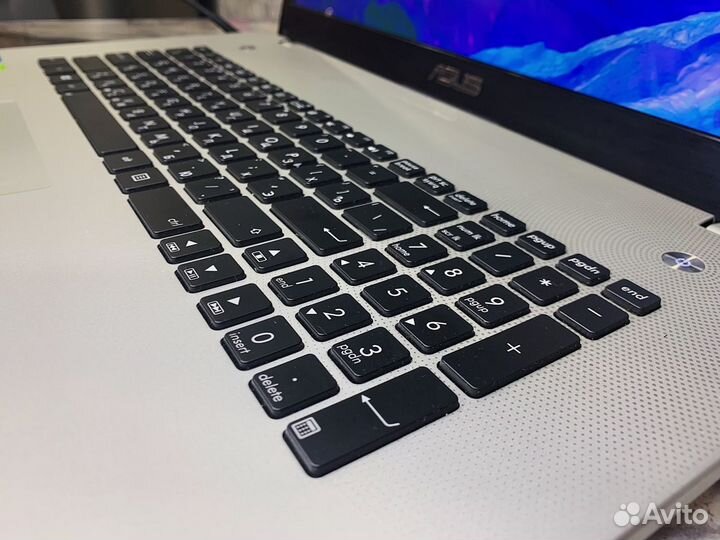 Asus N76VZ (Core i7 3gn/GT 740/ram 8gb/ssd)