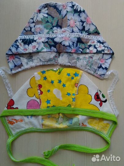 Распашонки и чепчики новые