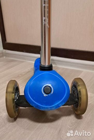 Самокат Globber со свет.колесами синий