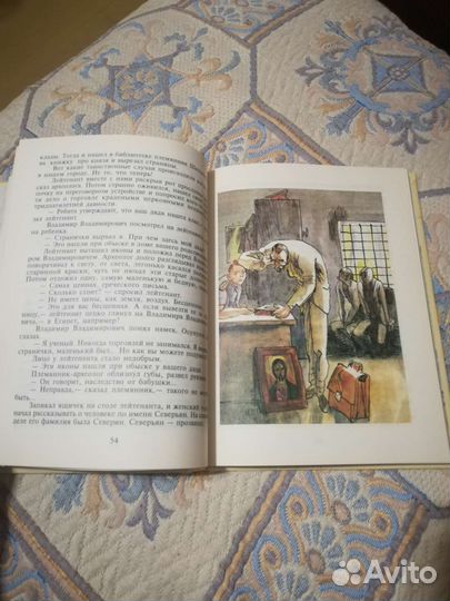 Двое с лицами малолетних преступников