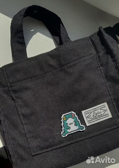 Значок ручной работы лягушонок