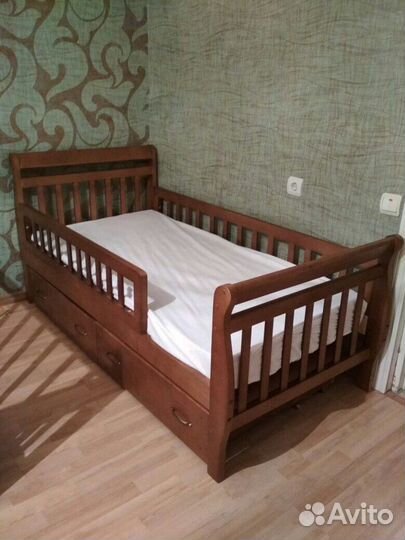 Детская кровать из массива