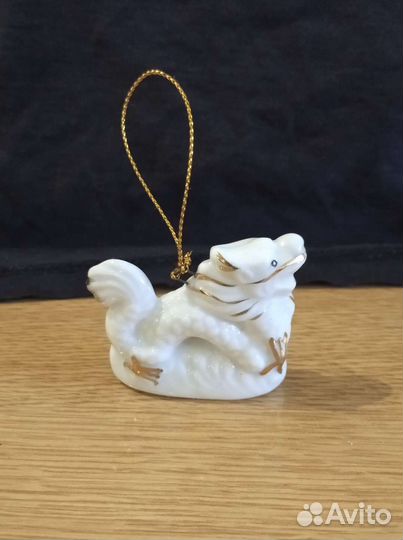 Фарфоровая статуэтка китайского дракона