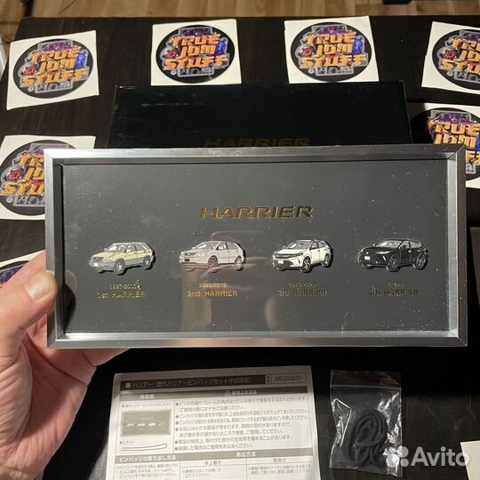 Рамка+Значки Toyota Harrier