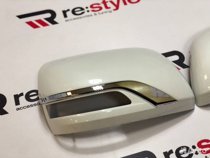 Накладки на зеркало Toyota Land Cruiser 200 12-15г