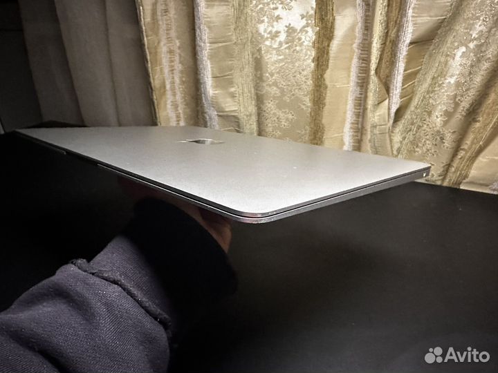 Macbook air 13 2018 retina 16gb 512gb