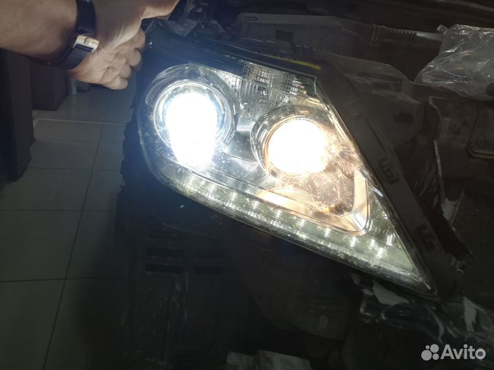 Фара правая Lexus LX570 8114560F70 1-й рестайлинг