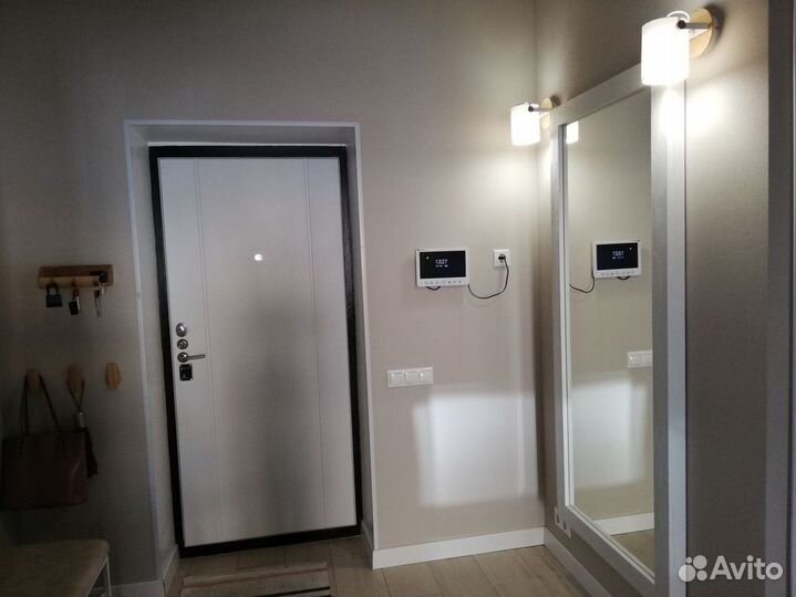 Зеркало в прихожую из массива