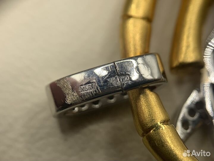 Золотая подвеска с бриллиантами