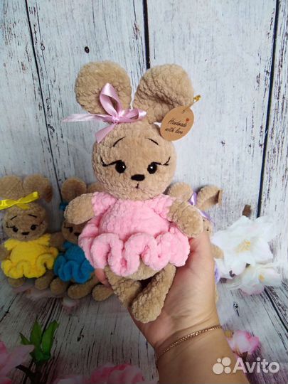 Зайка в платье. Игрушка вязаная. Ручная работа