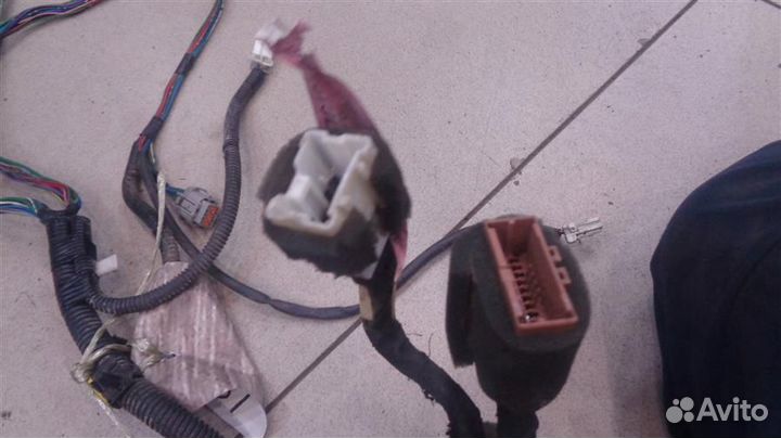 Проводка двери передней правой Infiniti QX56 JA60