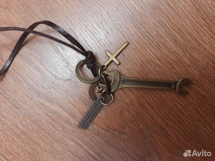 Подвеска гаечный ключ крест кожаный шнурок