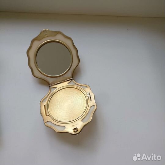 Пудреница Ракушка серебро 875