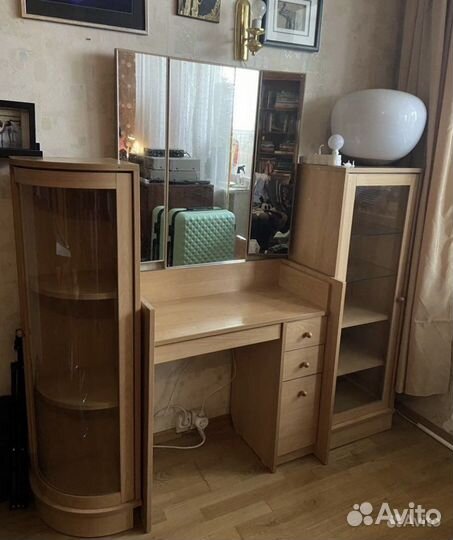 Туалетный столик с зеркалом и подсветкой бу