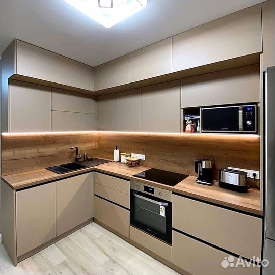 Угловой кухонный гарнитур современный